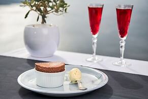 Athina Luxury Suites