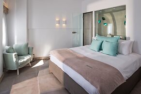 Athina Luxury Suites