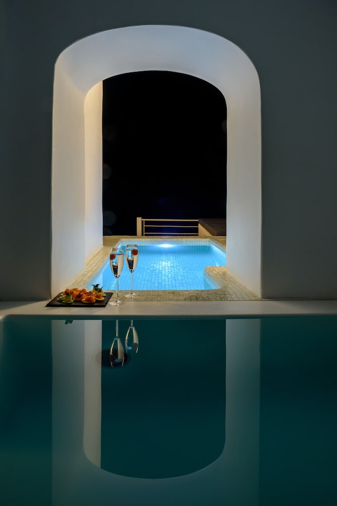 Nefeles Luxury Suites
