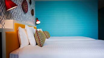 HOTEL UNIVERSAL PORT