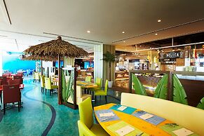 HOTEL UNIVERSAL PORT