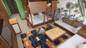 HOTEL UNIVERSAL PORT