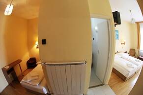 Hotel Bara Junior