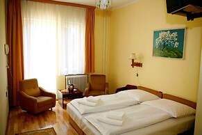 Hotel Bara Junior