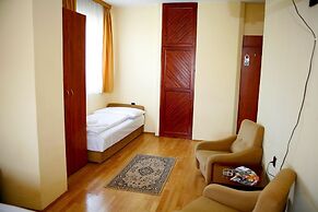 Hotel Bara Junior