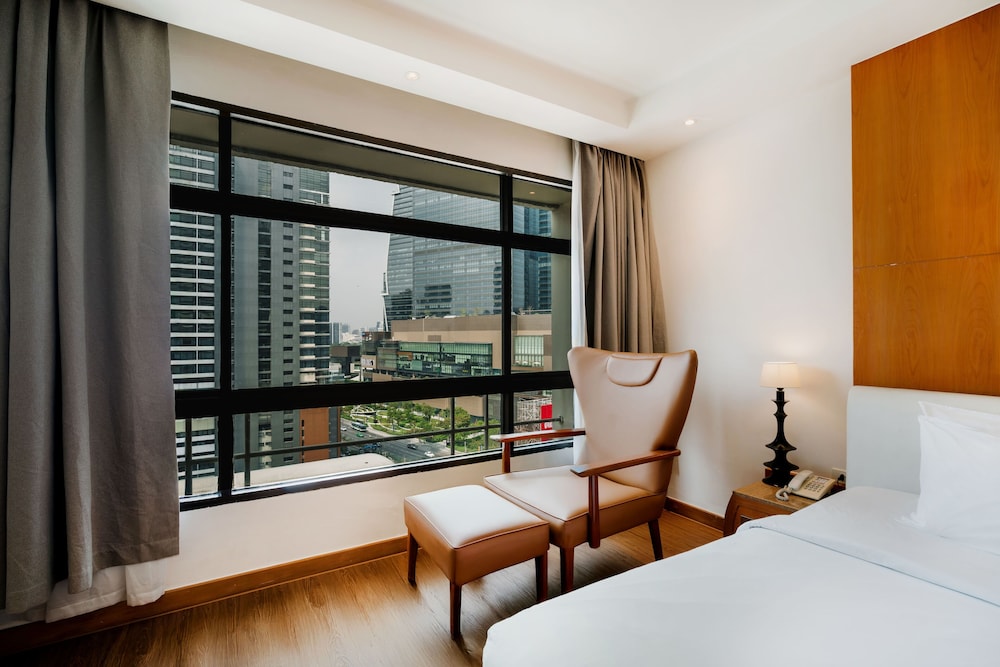 Pinnacle Lumpini Park Hotel