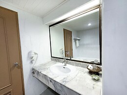 Pinnacle Lumpini Park Hotel