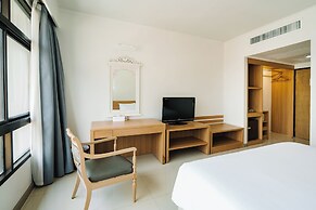 Pinnacle Lumpini Park Hotel
