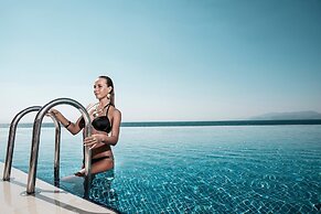 Charisma De Luxe Hotel