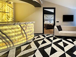 Charisma De Luxe Hotel