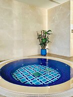 Charisma De Luxe Hotel