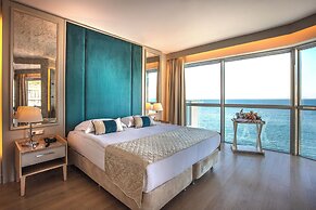 Charisma De Luxe Hotel