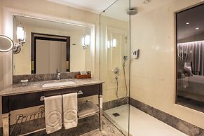 Charisma De Luxe Hotel