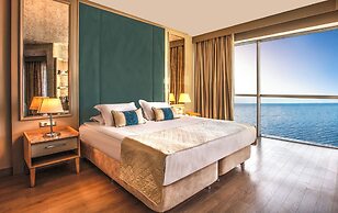 Charisma De Luxe Hotel