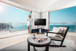 Charisma De Luxe Hotel