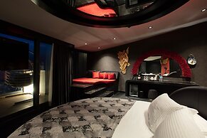 Charisma De Luxe Hotel