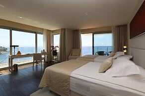 Charisma De Luxe Hotel