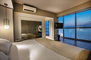Charisma De Luxe Hotel