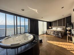 Charisma De Luxe Hotel
