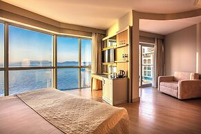 Charisma De Luxe Hotel