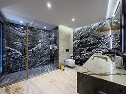 Charisma De Luxe Hotel