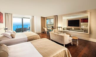 Charisma De Luxe Hotel