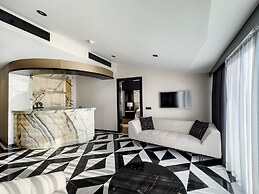 Charisma De Luxe Hotel