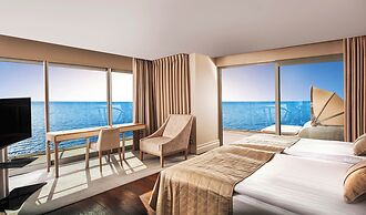 Charisma De Luxe Hotel