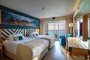 Charisma De Luxe Hotel