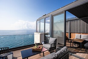 Charisma De Luxe Hotel