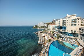 Charisma De Luxe Hotel