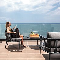 Charisma De Luxe Hotel