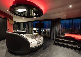 Charisma De Luxe Hotel