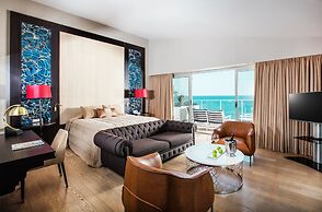 Charisma De Luxe Hotel