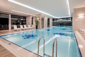 Charisma De Luxe Hotel