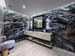 Charisma De Luxe Hotel