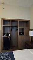 Comfort Inn & Suites Levittown