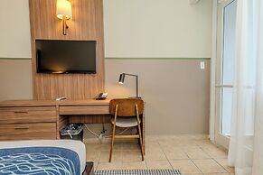 Comfort Inn & Suites Levittown