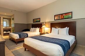 Comfort Inn & Suites Levittown
