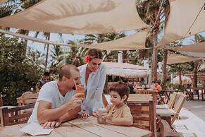 Petit Lafitte Beachfront Hotel & Bungalows