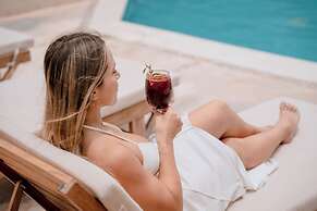 Petit Lafitte Beachfront Hotel & Bungalows