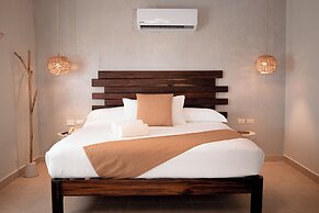 Petit Lafitte Beachfront Hotel & Bungalows