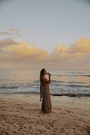 Petit Lafitte Beachfront Hotel & Bungalows