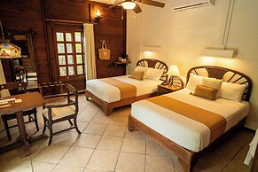 Petit Lafitte Beachfront Hotel & Bungalows