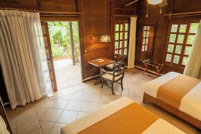 Petit Lafitte Beachfront Hotel & Bungalows