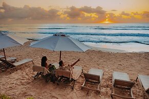 Petit Lafitte Beachfront Hotel & Bungalows