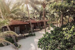 Petit Lafitte Beachfront Hotel & Bungalows