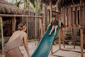 Petit Lafitte Beachfront Hotel & Bungalows