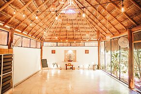 Petit Lafitte Beachfront Hotel & Bungalows
