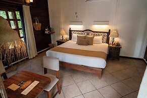 Petit Lafitte Beachfront Hotel & Bungalows